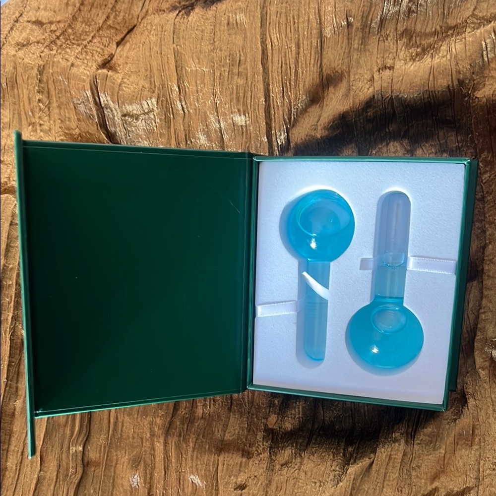 La Mer Teal Gift Box